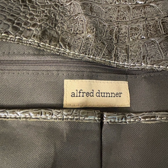 Metallic Green Croc-Embossed Shoulder Bag – Statement Y2K Style - Picture 10 of 14